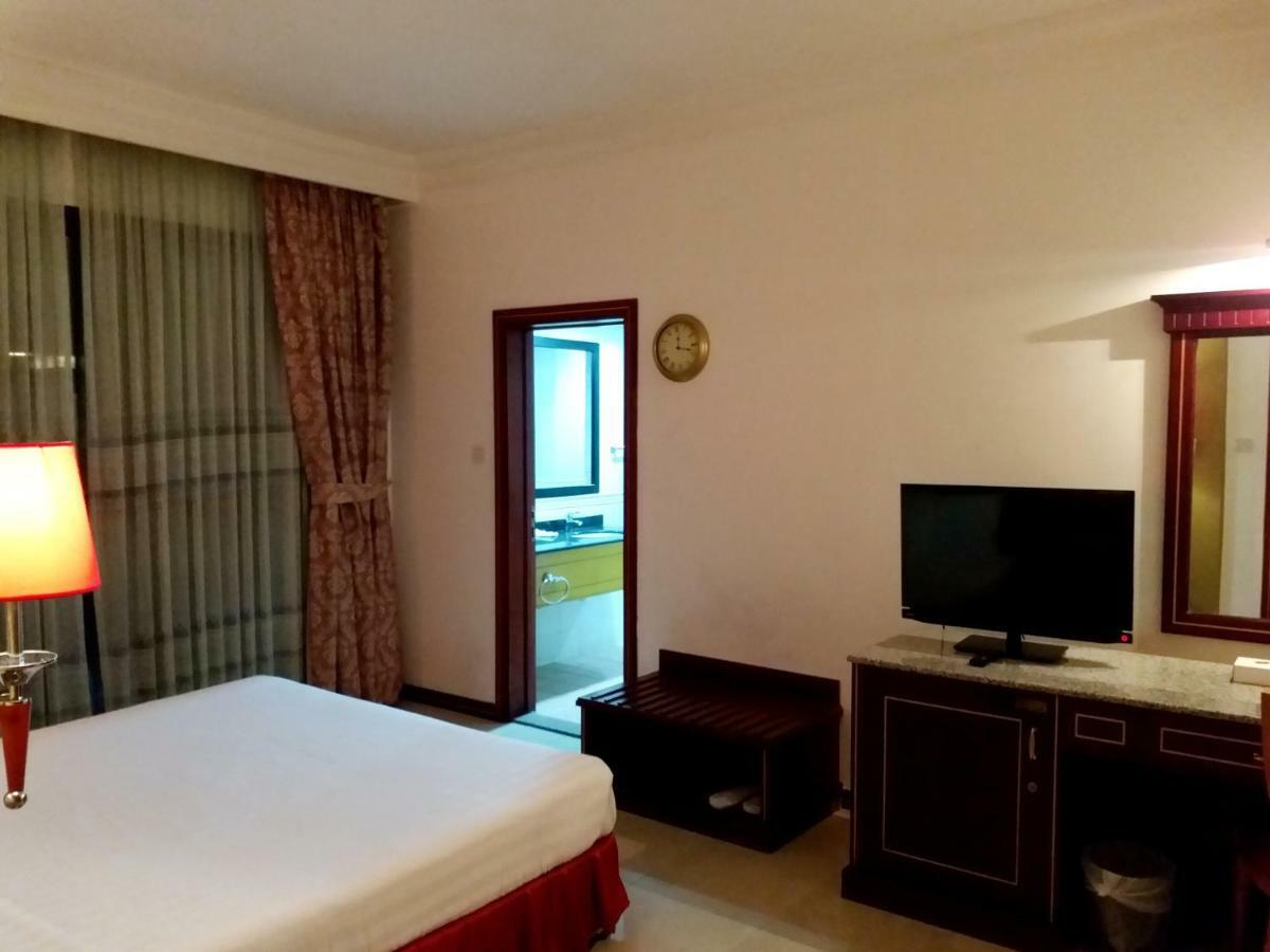 Taj Plaza Hotel Manama Eksteriør bilde
